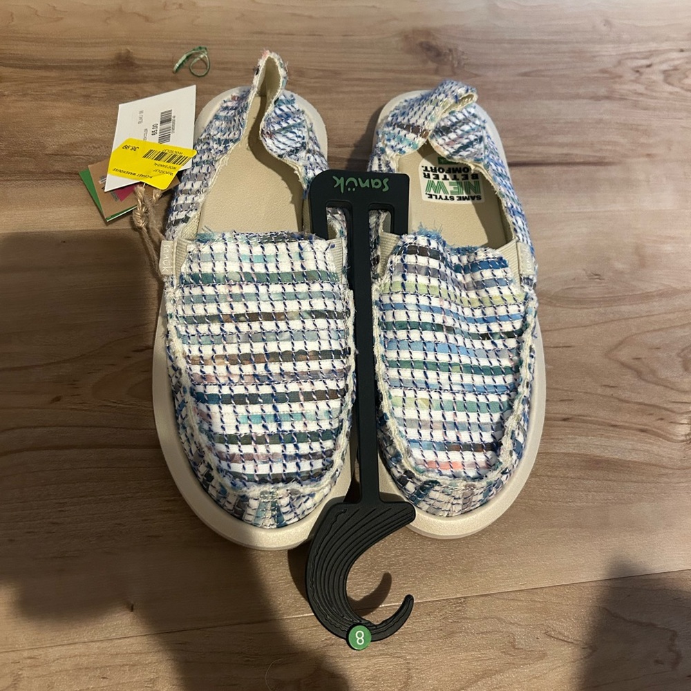 Sanuk women’s Multicolor Woven Slippers